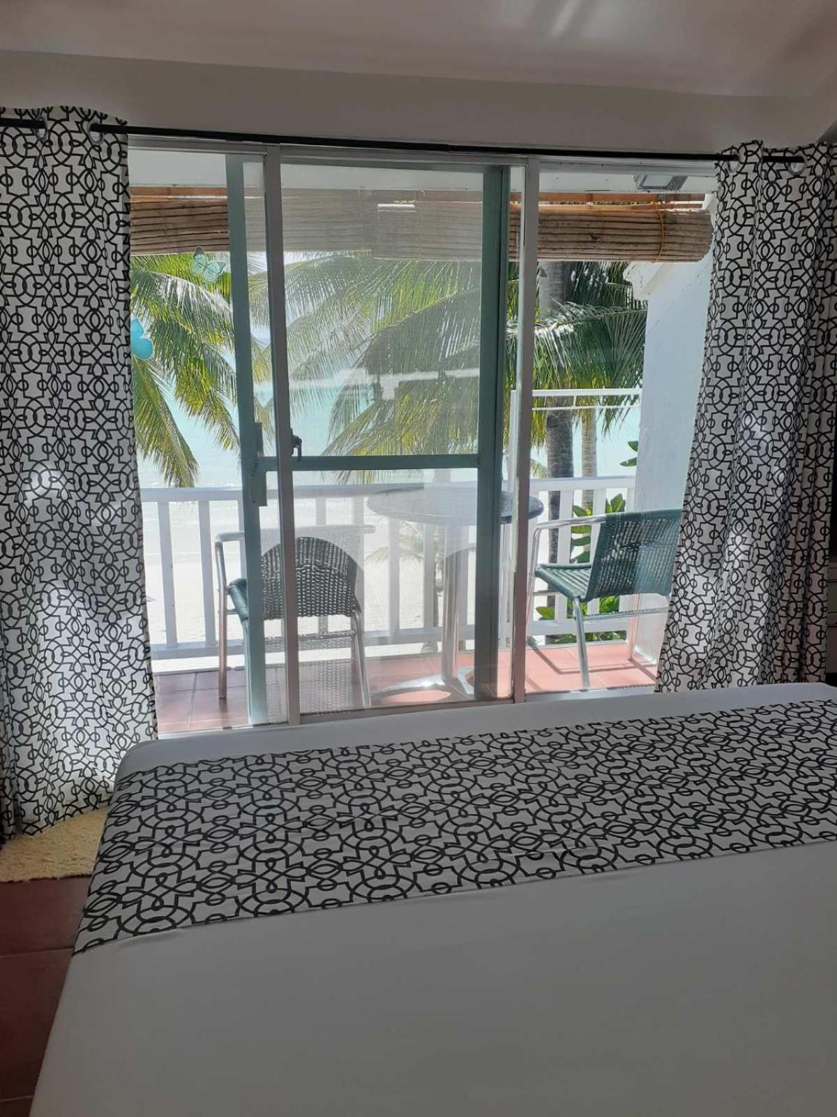 Bluewaves Beach House Balabag  Экстерьер фото