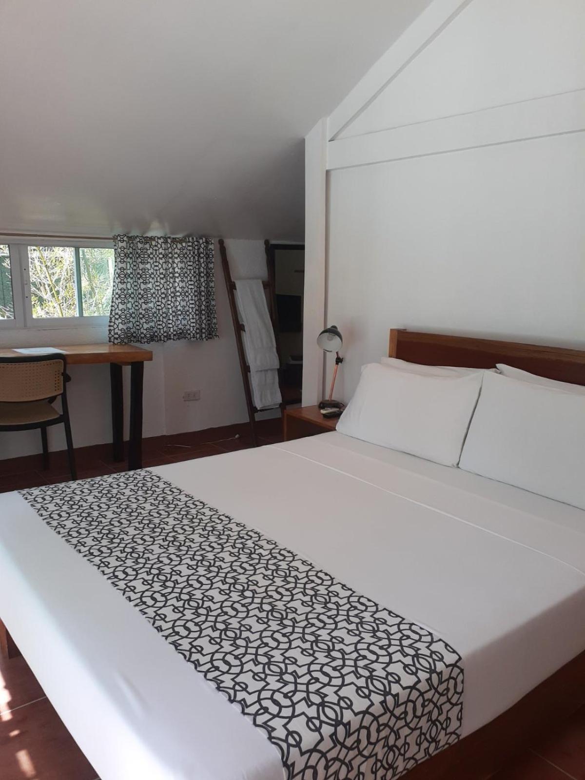 Bluewaves Beach House Balabag  Экстерьер фото