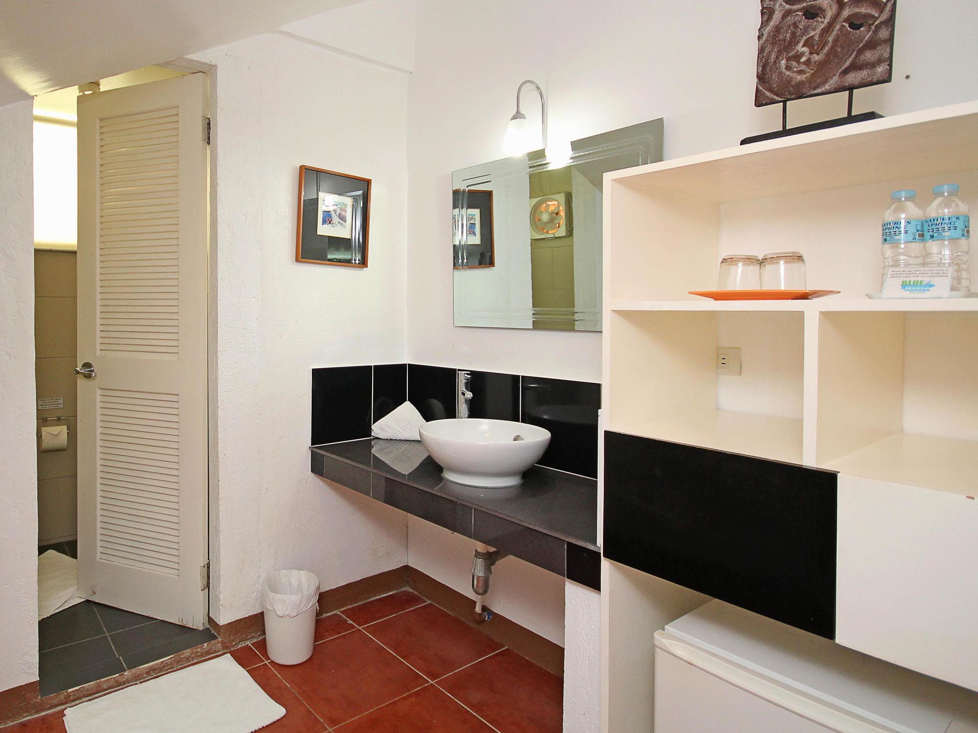 Bluewaves Beach House Balabag  Экстерьер фото