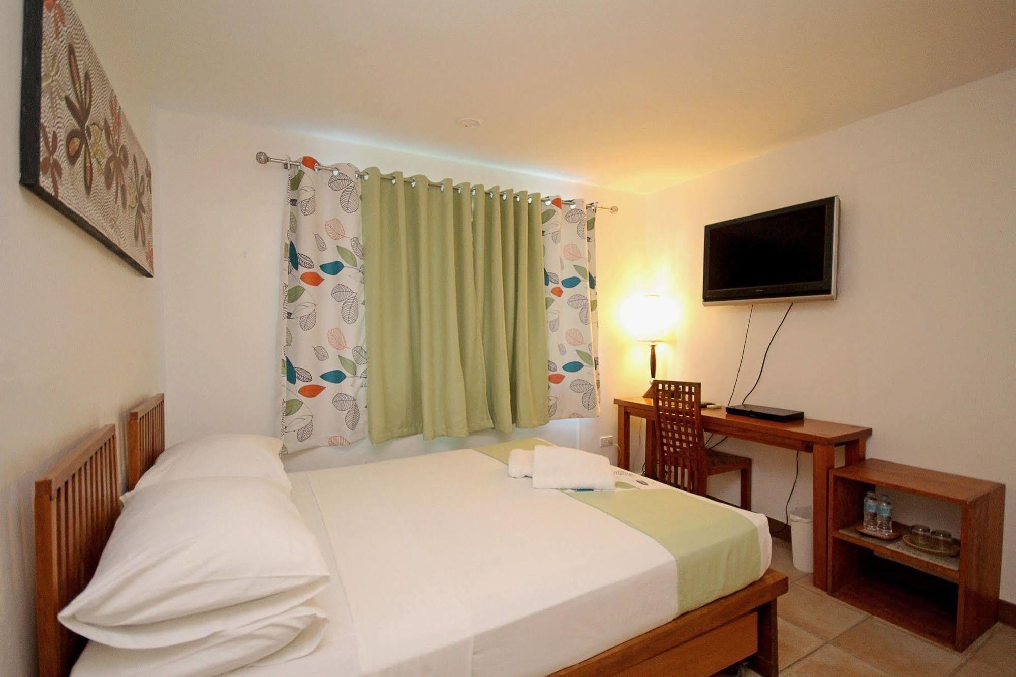 Bluewaves Beach House Balabag  Экстерьер фото