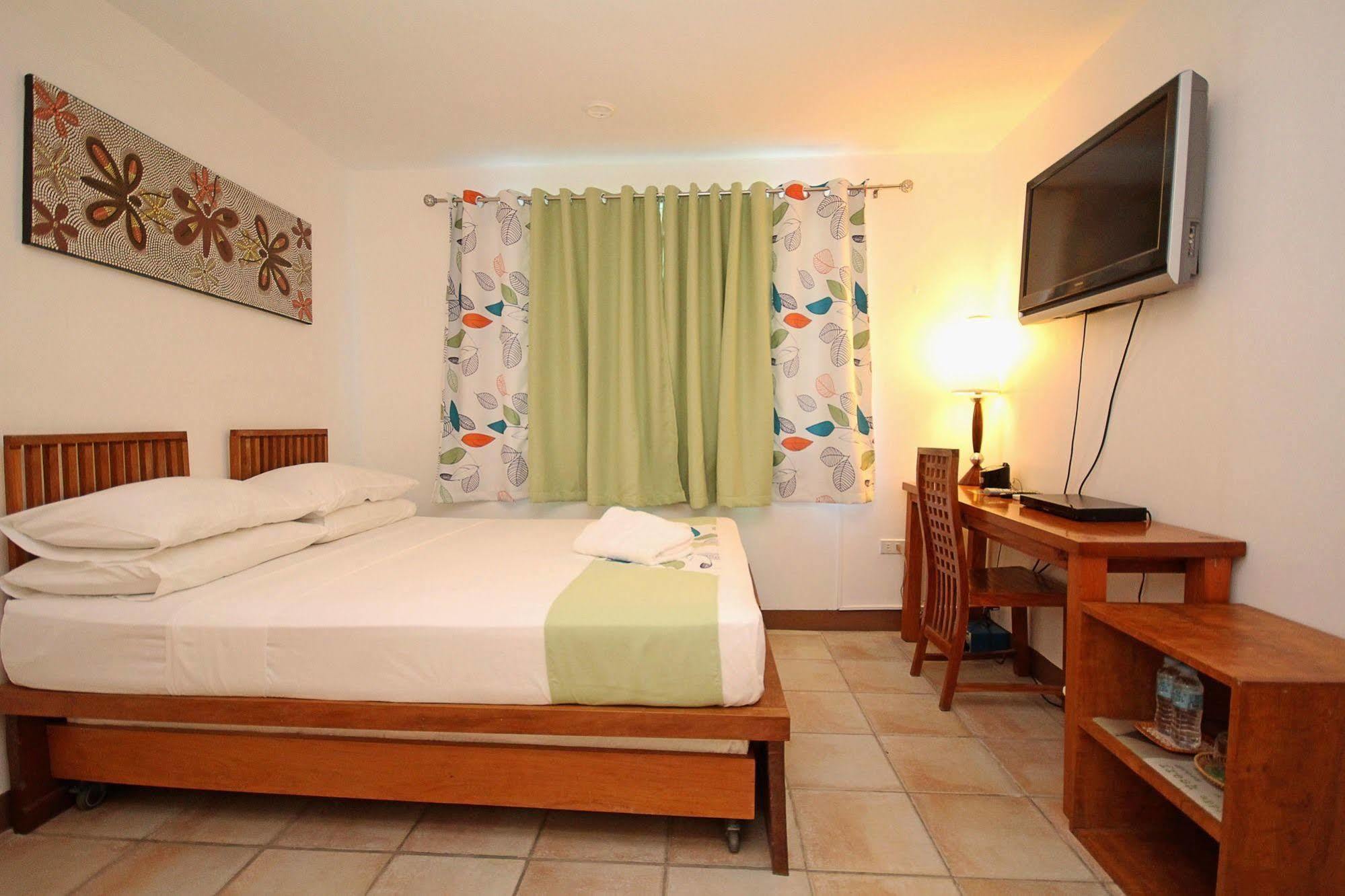 Bluewaves Beach House Balabag  Экстерьер фото
