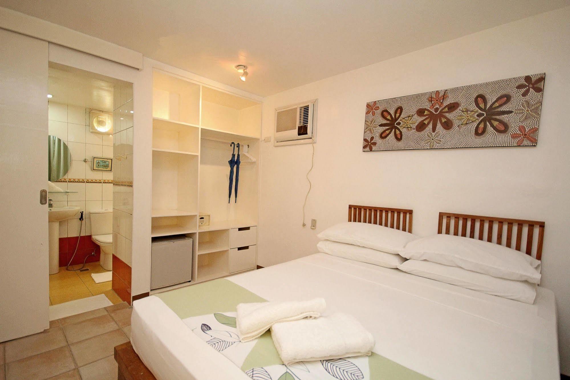 Bluewaves Beach House Balabag  Экстерьер фото